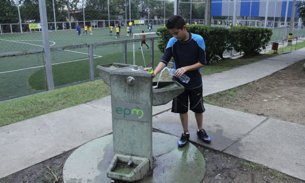 Encuentrte bebederos de agua potable en su Municipio