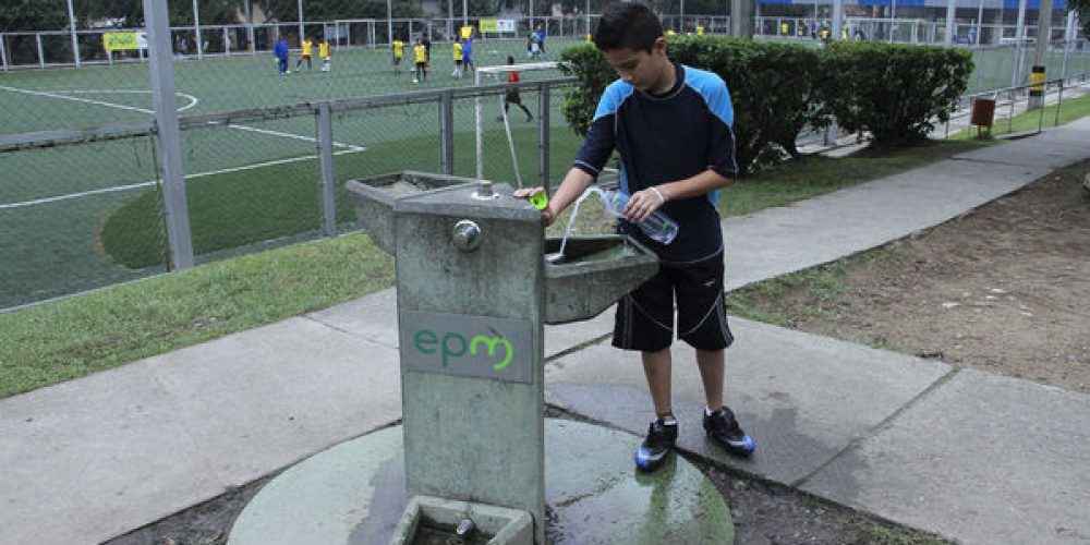 Encuentrte bebederos de agua potable en su Municipio